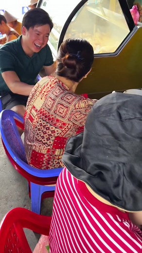 Chả Giò Nóng Hổi Tại Tiệm Lẩu Cù Lao