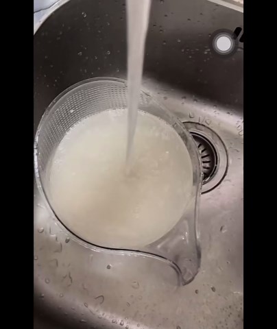 Rice Washer Strainer Bowl, Rice Washing Filter Strainer Basket Colander with Handle, Plastic Strainer for Rice, for washing rice, washing vegetables and fruits (Grey)