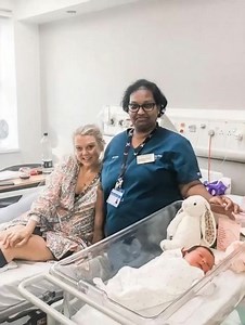 I WAITED OUTSIDE THE HOSPITAL ROOM—WHILE EVERYONE ELSE GOT TO MEET MY GRANDCHILD FIRST I never thought I’d be that mother-in-law. The one left in the hallway while everyone else gets ushered in with smiles and hugs. But last week, I sat in a vinyl chair for nearly two hours, clutching a gift bag that suddenly felt completely ridiculous. My son, Elias (30), and his wife Maren (28) just had their first baby. A little girl. I was over the moon. I crocheted a blanket, bought the exact baby swing fro