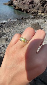 Robert went with a beautiful 0.75ct I VS1 A CUT ABOVE® Hearts and Arrows Super Ideal Round Diamond, and it looks stunning on Dieu's hand! Congratulations on your engagement! 💍✨Thank you for sharing your special moment with us #WhiteflashProposal | Whiteflash.com