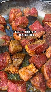 Butter Garlic Steak Bites with mashed potatoes 😋🤩 This is such a simple recipe and its really, really delicious Ingredients: - butter - potatoes - heavy cream - steak - garlic paste - chilli flakes - parsley | OK Minimark Monte Vista