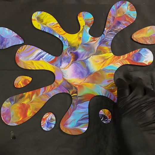 Make an acrylic pour into a funky splat shape to hang on the wall. Is this more or less interesting than a square painting?#acrylicpouringart #acrylicpouring #acrylicpouringpainting #acrylicpaint #abstractart #abstractpainting #acrylicpainting | Pour Away Fluid Arts