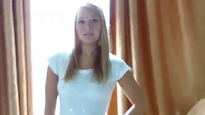 Joli blonde au petit corps en levrette POV