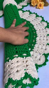 99K views · 2.6K reactions | Tapete fácil da Sil Emidio #tapetes #crochet #artesanato #crochetinspiration | Crochê com amor por Sil Emídio | Facebook