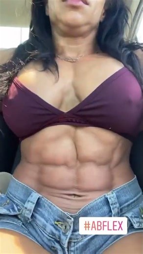 Most Defined Female Abs Ever? Incredible Core Flex!