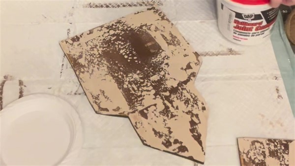 Oh how I love myself some joint compound and yummy texture!!!! Look how beautiful it is on this church!! Church kit: Sara Booxie & Button Designs | The Vintage Pebble