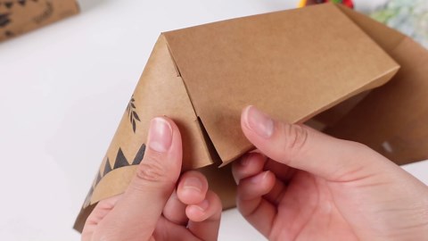 24 Pcs 2025 Graduation Cookie Boxes,8.3x6x2.75 Inch Graduation Cap Cookie Containers with Window Sweet Endings to New Beginnings Kraft Bakery Box for Gift Packaging School Grad Party Favor