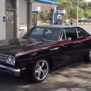 Beautiful '69 Road Runner roasting a set of tires | Classics Daily
