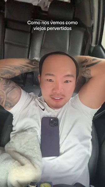 Viejos Pelones y El Chino: Humor y Locura