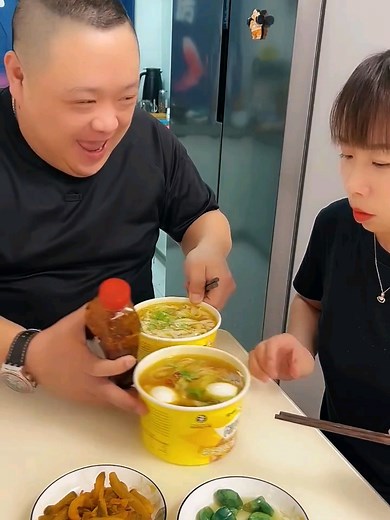 Husband and Wife Eating Challenge: Funny Couple Moments