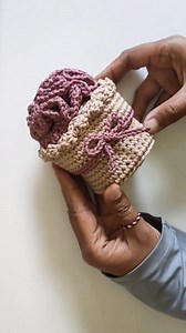 Crochet flower bouquet container | buat yang special boleh banget dikasih hadiah dengan wadah secantik ini , bikin makin romantis gak sih 😍 #maycrafts #sekarendah #fypreels | May Crafts