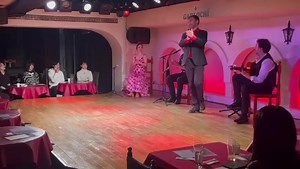 Ya estamos flamenqueando por Japón. Gracias @flamencolores Hasta el 28 en Garlochi. Tokio Con @olgapericet @jesuscorbacho y @josetomasjimenez_music | Marco Flores