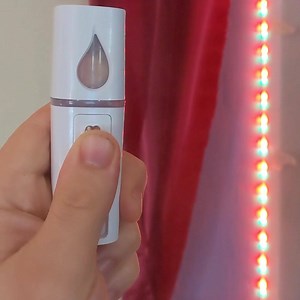 Take your favorite aromatherapy scents everywhere you go with this ultra-portable diffuser! | Frankie and Myrrh