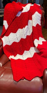 Crochet Christmas Handmade Blanket Chevron Pattern Retro Red and White 60" x 38"