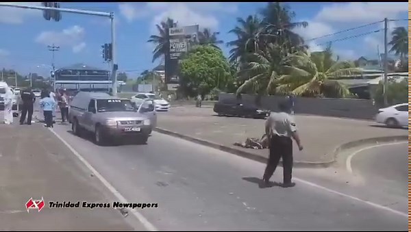HIGH SPEED DEATH: Traffic snarled in every direction after 37-year-old biker, Ezekiel Maharaj, crashed into a concrete divider along the Tarouba Link Road, near South Park Mall, San Fernando on Monday. He died at the scene. Video by Express photojournalist Trevor Watson | CCN TV6: Trinidad and Tobago