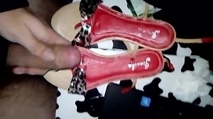 cum red wooden leopard sandals