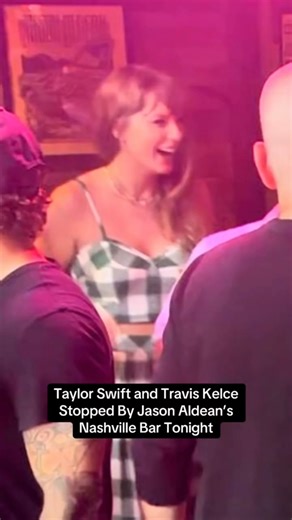 Taylor Swift at the TEU after party at a bar in Nashville!💗#taylorswift #swifties #trendingshorts