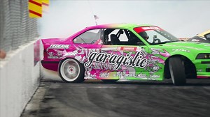 Watch @Rome Charpentier bumper crunch at @formulad_official Long Beach #formuladrift #fdlb #drifting #walltap