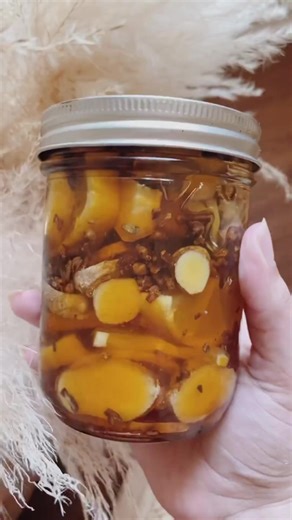 🍋 Herbal Cough Syrup 🍋 2 lemons chopped into small quarters 1 medium sized knob of ginger 2 tablespoons of cinnamon chips (optional) 2 tablespoons of cloves (optional) Let the honey lemon ginger syrup steep in the fridge for at least 24 hours before you start using it. You’ll find that the acidity of the lemon breaks down the honey and thins it out. Once it has sat for awhile, you can take two spoonfuls straight for coughs and sore throats or you can put it in tea or hot water. This will last 