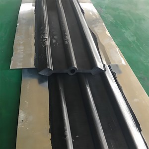 [Hot Item] Rubber Water Stop with Steel Plate Steel Edge Rubber Waterstop Belt for Building Waterproof