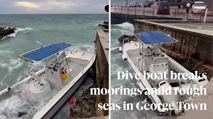 🔴 | A local dive boat has washed up against the rocks along the George Town shoreline as a surface trough across the western Caribbean brought showers, southeasterly winds and choppy seas to Cayman. The boat, which came loose from its mooring late on Sunday afternoon, was being smashed against the ironshore by Burger King as wave action continued. Although the forecast called for “smooth seas with wave heights of less than 2 feet”, the sea in George Town and along the west coast of Grand Cayman