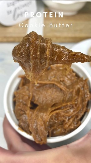 Protein Cookie Butter 🧈😍 I’ll admit - cookie butter is one of the most delicious spreads ever, but unfortunately it’s jam packed with artificial sugar & inflammatory oils 😢 Make this clean & higher protein version with 5 simple clean ingredients without sacrificing any of the flavor ❤️ INGREDIENTS: 1️⃣ 226g @simplemills honey cinnamon cookies 2️⃣ 1/2 cup unsweetened almond milk 3️⃣ 1 tsp vanilla extract 4️⃣ 60g protein powder (vanilla or unflavored) 5️⃣ 1 tbsp melted coconut oil or grass fed 