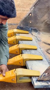 15K views · 141 reactions | Correct method of replacing excavator boots #welding#replacements | Hands skills | Facebook