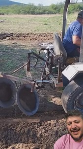 Arando terra mini trator 🚜 | Hebert Jhonatan