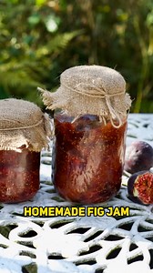 This homemade fig jam is perfect for spreading over bagels, toast, adding to grilled cheese, and more! https://www.alphafoodie.com/simple-fig-jam-recipe/ #figjam #homemadejam #figseason #figs | AlphaFoodie