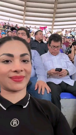 GOLPEADOR DE MUJERES EN PRIMERA FILA EN EVENTO DE ERA. Disraeli López En un evento masivo del precandidato único del movimiento de regeneración nacional Eduardo Ramírez Aguilar se presentó @herminio_chanona Pérez, colocándose en Primera fila, para ser tomado en cuenta para un cargo político en la administración estatal 2024 2030 | Quinto Poder | Facebook
