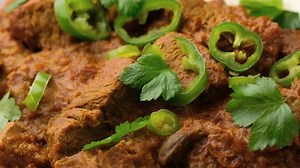 Essen traditionelles Rindfleisch Curry mit Reis: Stockvideos & Filmmaterial (100 % lizenzfrei) 1083498961 | Shutterstock
