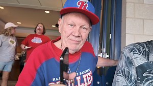 Butch from Manayunk sitting with Charlie Manuel! #phillies #baseball #mlb #philadelphia #philly | The Philly Captain