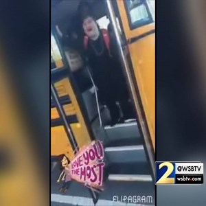 PRICELESS: The reaction this little brother has every time his sister comes home from the UNG - University of North Georgia is the best thing you'll see all day ... 😍 http://2wsb.tv/2wPHu2V | WSB-TV