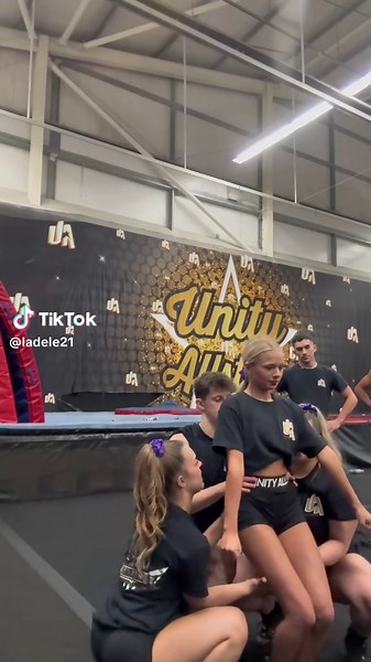 Cheerleading Fails Compilation: Hilarious Moments