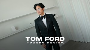 รีวิว Tuxedo Tom Ford แบบละเอียด ไล่ดูดีเทลทุกจุด วันนี้เรามารีวิวชุด Tuxedo จาก Tom Ford ที่ตัดมาเป็นชุดงานแต่งของผมนะครับ เราจะรีวิวดีเทลแบบเจาะลึกทั้งเรื่องของผ้า เรื่องของทรง เรื่องของการสวมใส่ความรู้สึกระหว่างสวมใส่ และดีเทลต่างๆ ทั้งหมดในคลิปนี้ หากว่าใครสนใจอยากตัดทักซิโด้ทอมฟอร์ดแบบผม ตอนนี้เขามี Tom Ford MTM Service สามารถนัดเข้าไปบริการได้ครับ ระหว่างวันที่ 18 - 19 กุมภาพันธ์ 2667 ที่ร้าน TOM FORD Central Embassy ชั้น G สัมผัสประสบการณ์สุดเอ็กซ์คลูซีฟในการบริการการตัดเย็บเสื้อผ้าชิ้นพิ