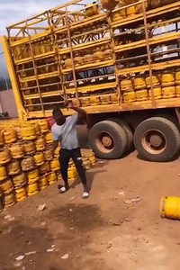 8.9K views · 26 reactions | The power of unity is indomitable 珞珞卵亂 ❣️ ❣️ | Daily Dose of Humor | Facebook