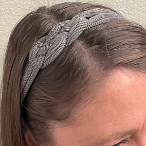 Repurpose that T-shirt into a headband you’ll actually want to wear. ❤️ | The Crafty Blog Stalker