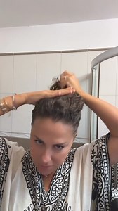 Truc !Inainte cu 30 minute de a te a te spala pe par aplici crema regeneranta tricoactiva !Parul se va hrani si va arata impecabil ! | Ardes Cosmetici