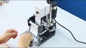 VEVOR Bronzing Machine 8x10cm Hot Foil Stamping Machine 110V with Bracket and Digital Display Stamping Machine for Leather PVC PU Wood