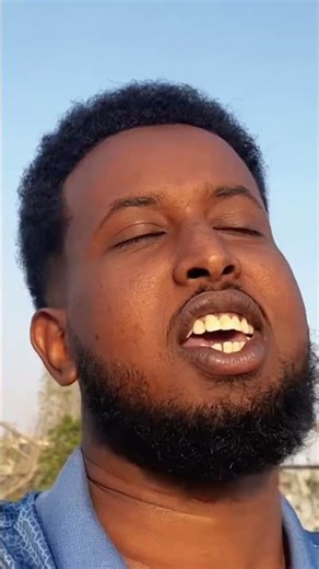 Wakhti dher kadib waxa kuso labtay vlog iyo Masar