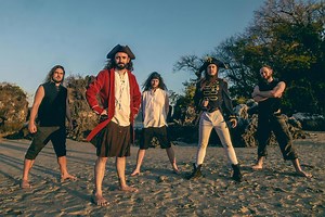 ALESTORM: Vídeo de "Pirate Metal Drinking Crew"