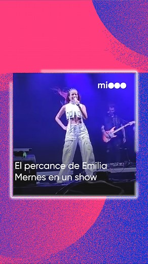 ¡Qué bajón! Emilia Mernes vivió un divertido percance durante un show en España 😆 La joven pidió a su público que "bailara hasta abajo" junto a ella. Apenas lo hizo, su pantalón se rompió ⬇️ La cantante comenzó a reírse y se retiró de manera divertida de escena 👏 #EmiliaMernes #Emilia #España #Viral #Música | Telefe