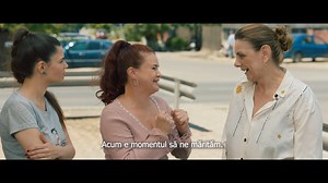 De la o generație la alta se schimbă moda, muzica, coafurile sau tehnologia. Dar atât! Lucrurile importante, cum ar fi măritișul, rămân pe primul loc, da?! Din 28 ianuarie vezi la Cineplexx filmul 퐓̗퐚̆퐧퐝퐚̆퐫퐢, o comedie ”laser, frate!” despre bani, fotbal și fete de măritat, în regia lui Bogdan Naumovici. Ia-ți bilete acum!  | Cineplexx Sibiu | Facebook