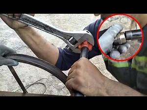 Réaliser un filetage a la main sur un tube en acier avec une filière