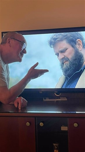 @bodobach_offiziell und #KommissarBehringer im Dialog 😂🙏📺 @berit.walch @redseven_entertainment @rtl_de #kommissarbehringer #rtl #krimi #fernsehen #tv | Antoine Monot, Jr.