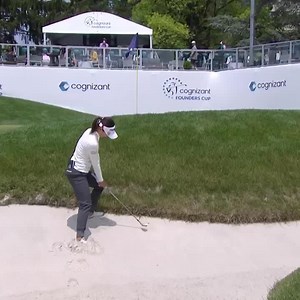 Fried egg on the edge of the bunker? 🍳 No problem for Lydia Ko 👏 @LPGAfounders | @GolfChannel | LPGA