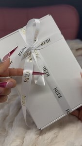 6 comments | Beautiful nail nail unboxing video by @nailedbyloza 殺...