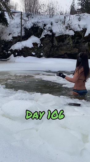 It’s been abnormally nice out this January. 2 today, makes dipping a bit easier. Happy Wednesday everyone! #seekdiscomfort #challengeyourmind #challengeyourbody #mindovermatter #winterswimming #coldplunge #colddip #winterswim #challengeyourselfdaily #dippinginthewild
