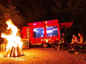 Cum este experiența Sleep Over la Dino Parc Râșnov |  VIDEO