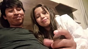 Mi secretaria me chupa la verga a pesar de que su novio este trabajando de delivery, ella dice que no le da sexo a cualquiera